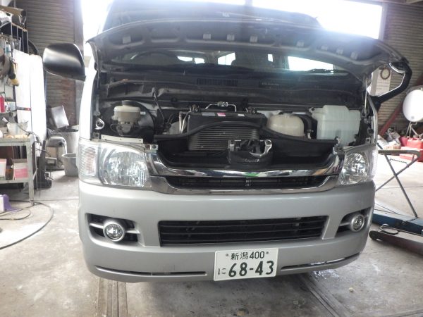 トヨタ　ハイエース　KDH206V　エアコン　A/C　熱い　冷えない　ガスはある　新潟市　南区　